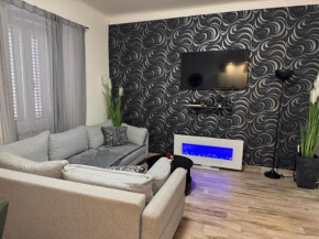 Apartment Lorena s terasom -prizemlje-EG-pianterreno with garden